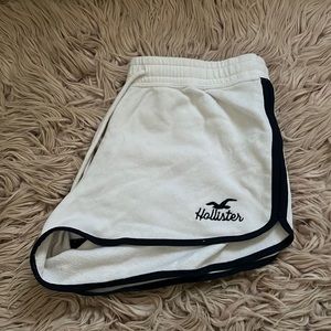 M Hollister shorts